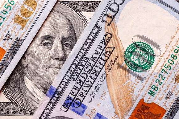 En el tercer día de las bandas, el dólar se desplomó y Milei reafirmó que no comprará hasta que caída a $1.000