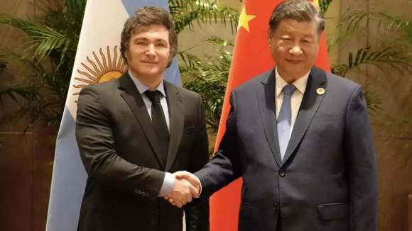 La embajada de China en la Argentina acusa a EE.UU. de “sabotear” el swap que renovó Milei