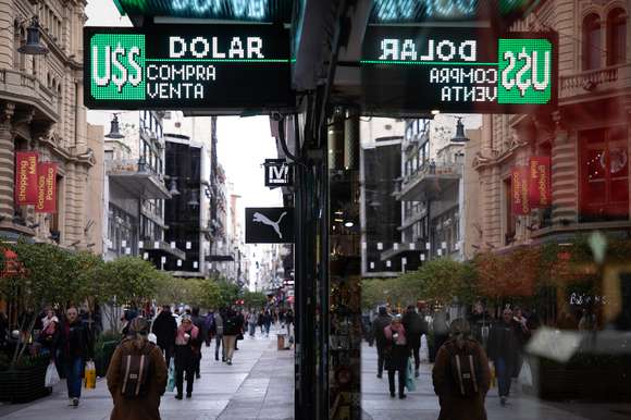 ¿Cuánto costará el dólar desde el lunes? Análisis y proyecciones de los especialistas