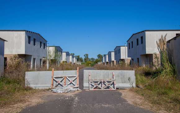 El Gobierno de Kicillof busca reactivar 16.000 viviendas paralizadas por Nación