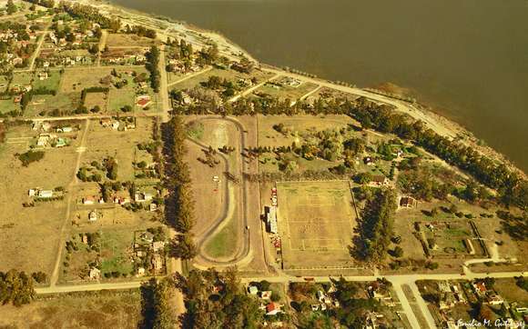 Postales Aéreas de Chascomús: Emilio Mariano Gutiérrez revela la transformación del paisaje costero a través del tiempo