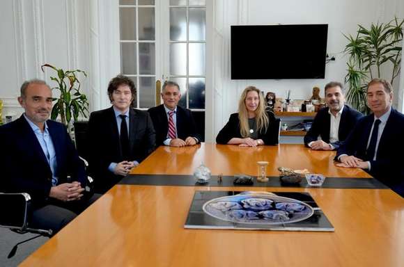 LLA y el PRO firmaron la paz y anunciaron que competirán juntos en la provincia