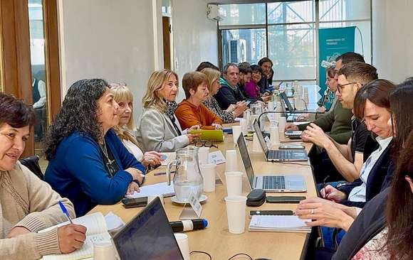 Provincia ofertó una suba del 10% en dos tramos: estatales aceptaron y docentes ponen a consideración de las bases