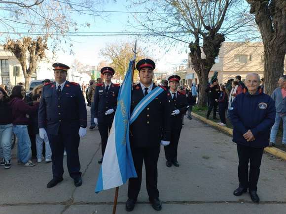 Los Bomberos Voluntarios de Chascomús participaron del acto de promesa a la Bandera