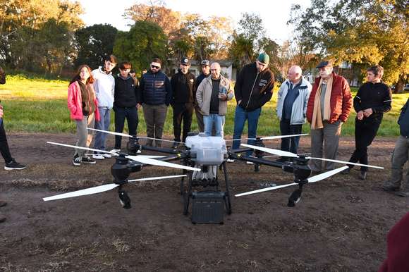 En Chascomús, el agro debate el uso de drones: una tecnología en crecimiento que aún busca regulación