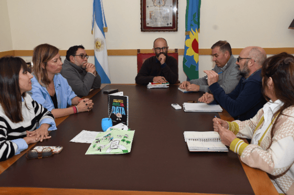 Reunión en Chascomús por la implementación de un programa de educación financiera impulsado por el Banco Provincia