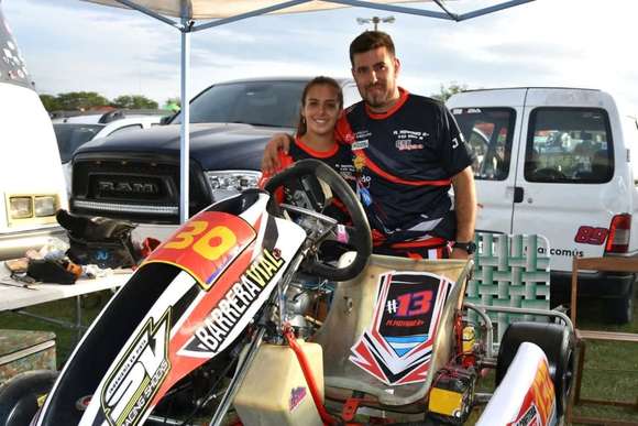 El piloto chascomunense Mariano Moyano presenta su nuevo karting en Chascomús