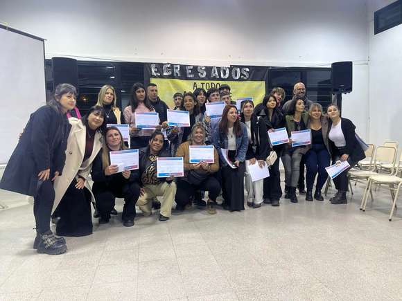 Egresados del Plan FinEs 2025 en Chascomús: La magia de cumplir un sueño