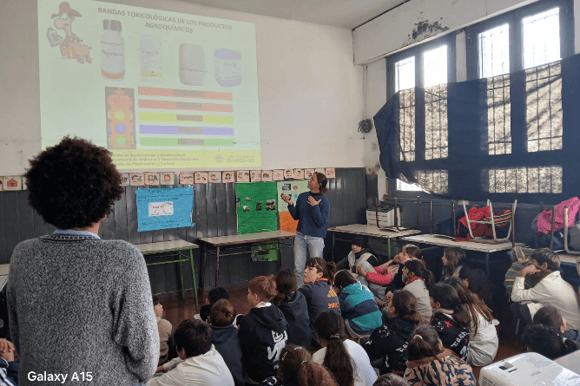 La Municipalidad de Chascomús brinda charlas en escuelas sobre el uso responsable de agroquímicos y alternativas productivas