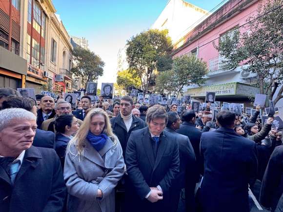 A 31 años del atentado a la AMIA, Milei aseguró que no va a parar “hasta que se haga justicia”