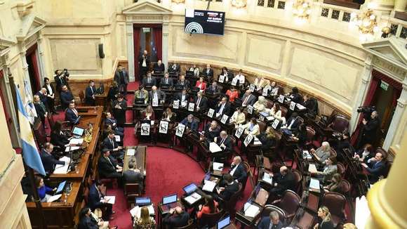 Senado: la oposición logró quórum y abrió una sesión discutida con eje en la suba de jubilaciones y los fondos de las provincias