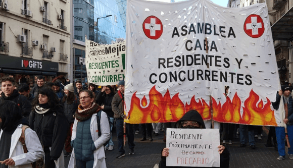 Crisis del sistema de residencias médicas: comunicados de profesionales y paro nacional de salud