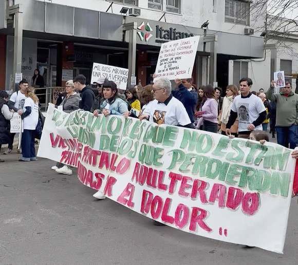 Familiares de las personas fallecidas por el fentanilo contaminado marcharon en La Plata