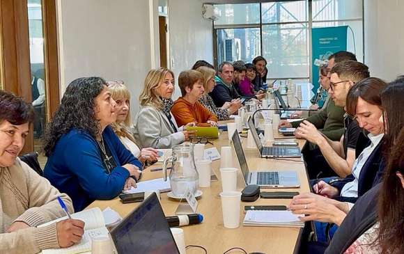 Provincia ofreció a docentes una suba del 5% en dos tramos: cómo quedarían los salarios