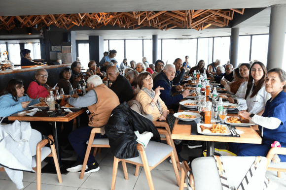 Residentes del Hogar Municipal de Larga Estadía de Chascomús disfrutaron de un paseo y almuerzo en la laguna