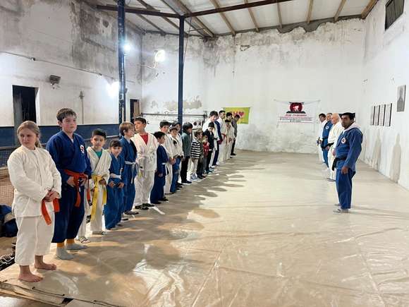 Once pequeños judocas de Chascomús participarán en un encuentro deportivo en Burzaco