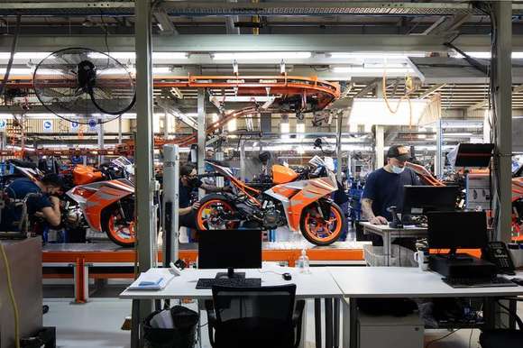 Cierra una planta de una conocida fábrica de motos y despide a unos 50 operarios