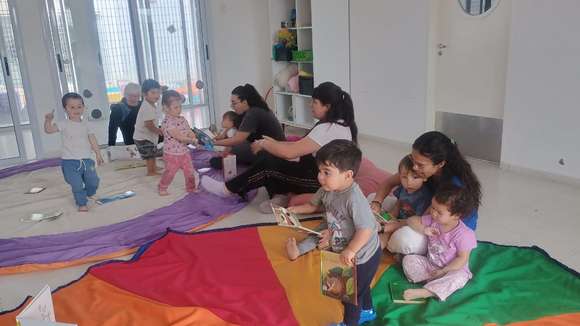 La Biblioteca Ambulante cerró el año de actividades del Proyecto Bebeteca en el EPI del Barrio 30 de Mayo