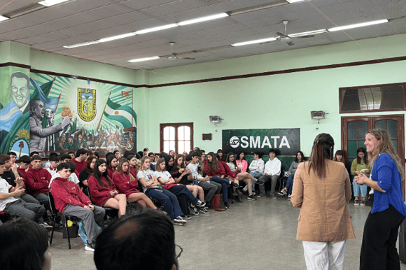 La empresa Atalaya dialogó con estudiantes secundarios sobre los primeros pasos laborales