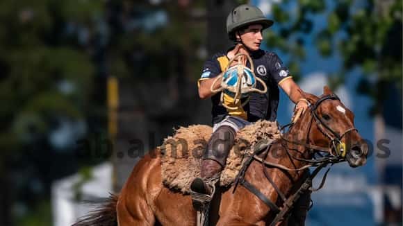 Pato: Camilo Spinelli debutó con Campo de Pato Chascomús en la Triple Corona