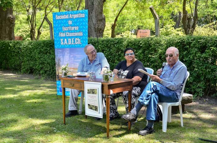 La Feria del Libro de Chascomús cerró una exitosa edición con gran afluencia y la inauguración de la muestra "El hábitat que habitamos"