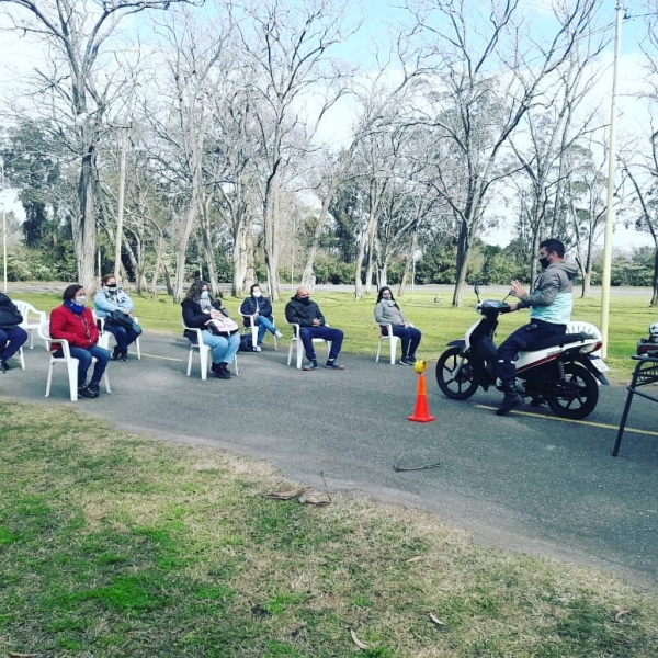 Educación Vial: Chascomunenses recibieron formación teórica y práctica sobre el manejo seguro en moto