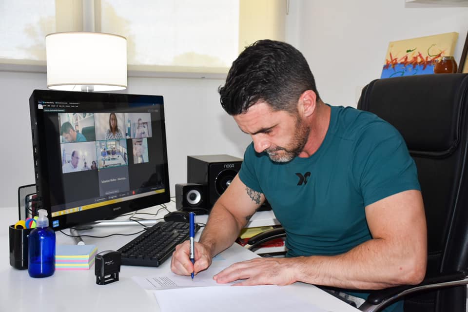 Castelli firmó convenio con el OPDS por establecimientos industriales