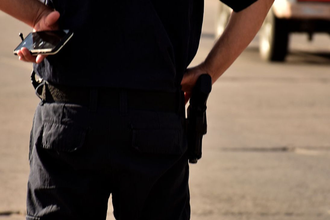 Un policía detenido y otro que presta servicios en Chascomús prófugo por un robo en el que simularon un allanamiento