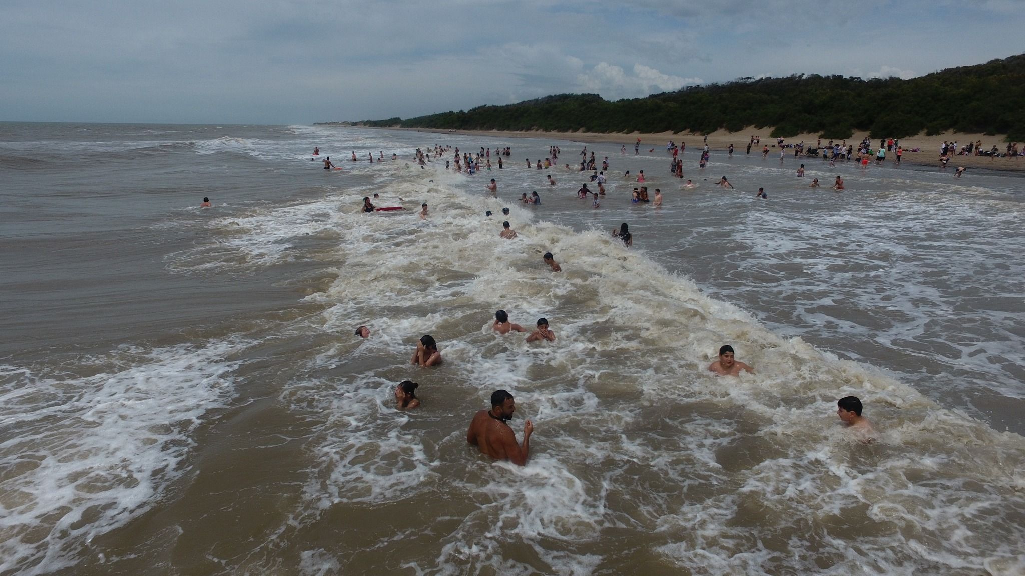El intendente Gastón acompañó a más de 900 egresados en su viaje a San Clemente