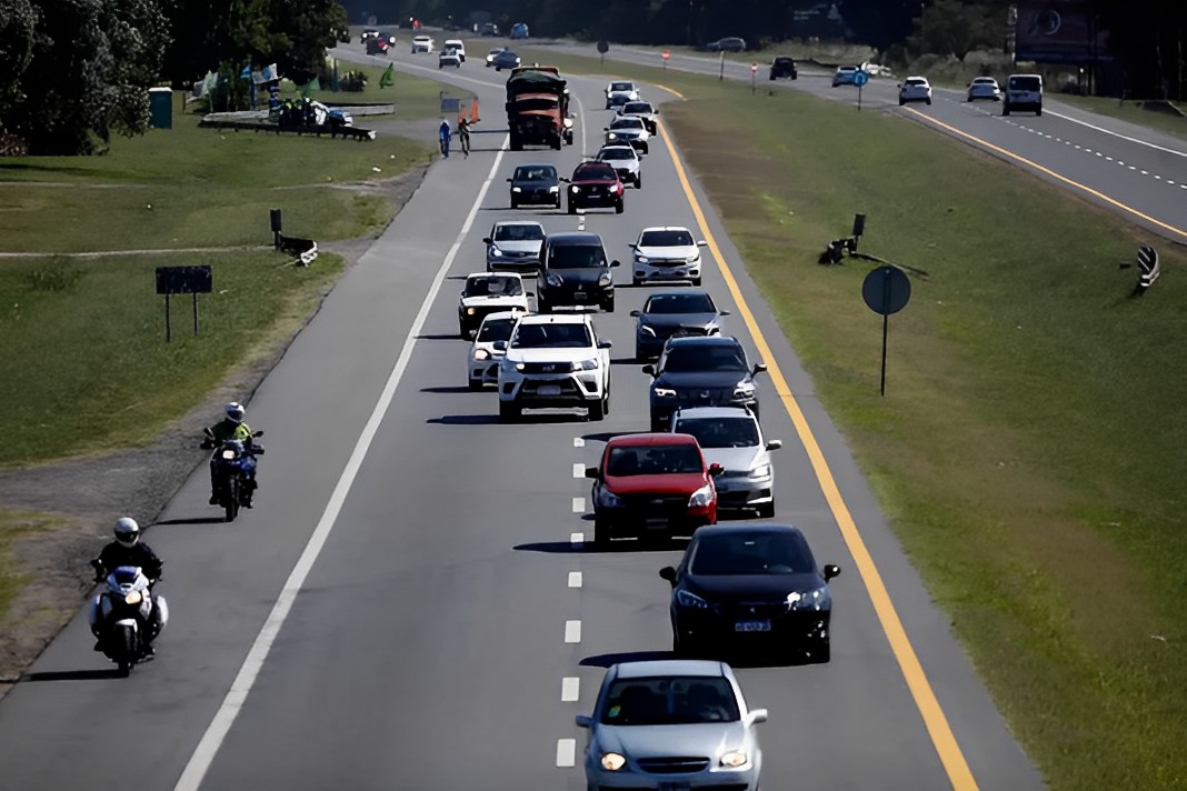 Recambio turístico: más de 2 mil vehículos por hora en busca del mar