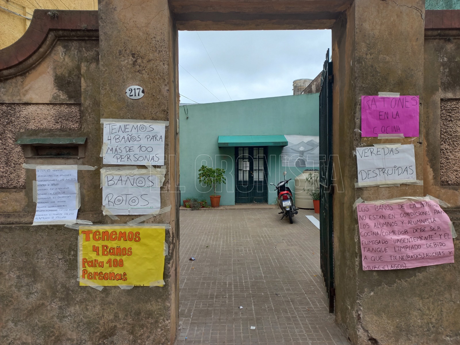 La comunidad educativa de la Escuela Secundaria 8 de Chascomús reclamó mejoras edilicias