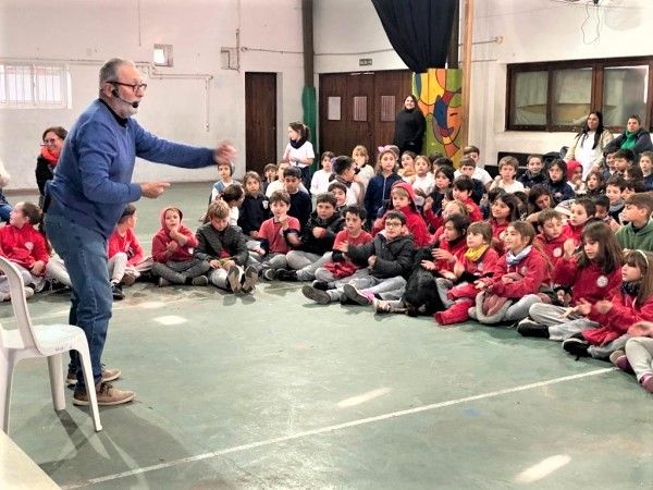 Más de 60 docentes de escuelas primarias municipales participaron en un taller literario