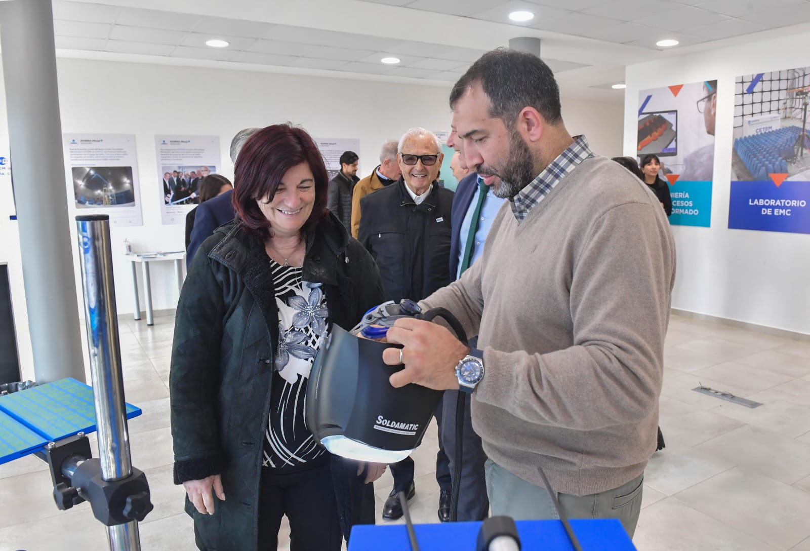 La UIA cuestionó el debate sobre la reducción de la jornada laboral y el Gobierno salió al cruce