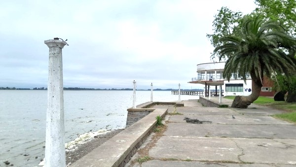 Vandalización de luminarias públicas en la costanera de Chascomús