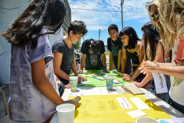 Jornada recreativa por los derechos de niños, niñas y adolescentes en la Escuela 45 del barrio San Cayetano