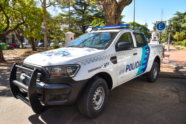 Robo, persecución y aprehensión de dos masculinos que portaban arma de fuego en Chascomús