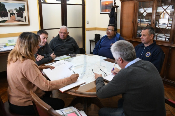 Funcionarios municipales y bomberos evaluaron medidas de seguridad en edificaciones en altura