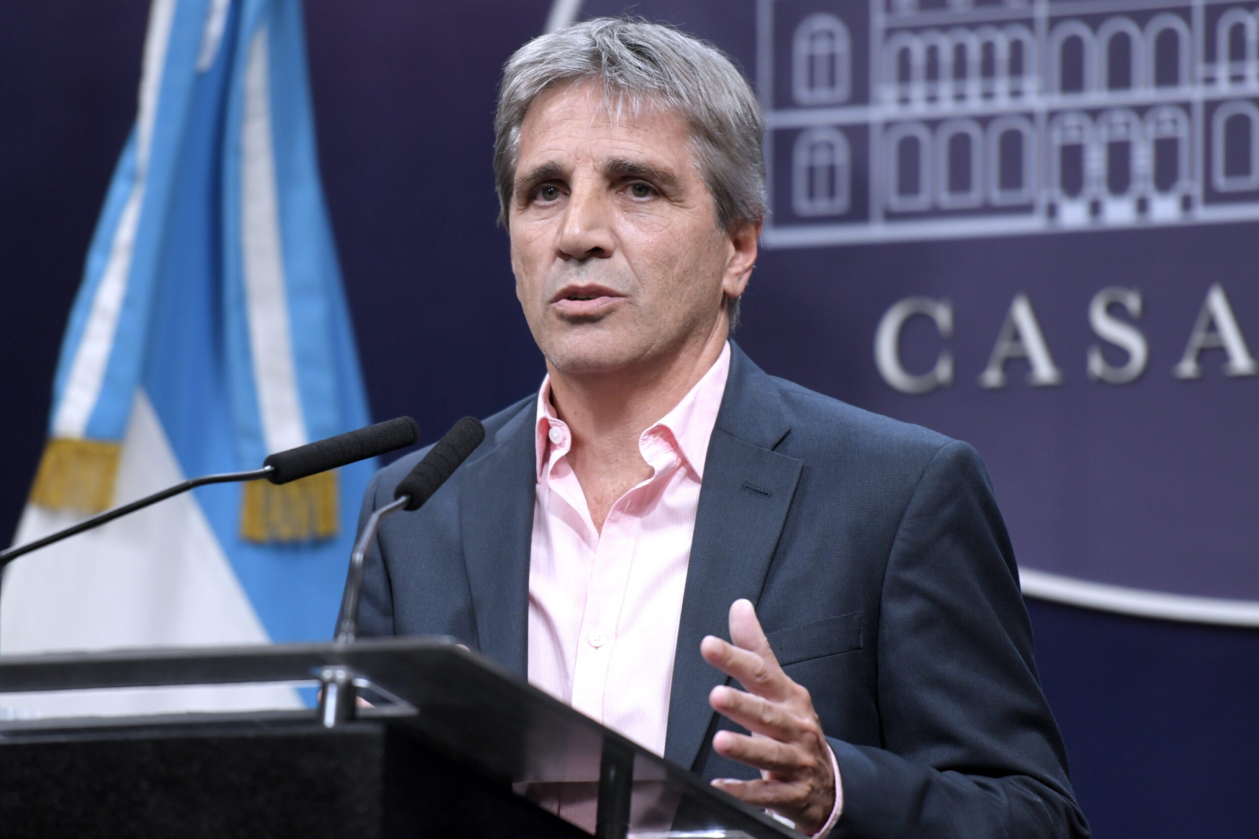 Luis Caputo: “Este gobierno nunca se va mover un centímetro del orden fiscal y monetario”