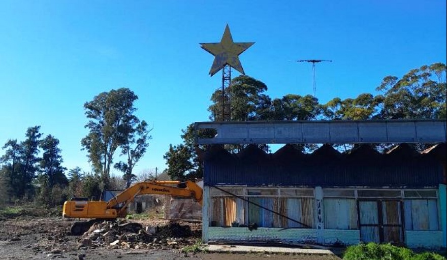 Dolores: Demuelen el histórico parador “La Estrella del Camino” en la Ruta 2