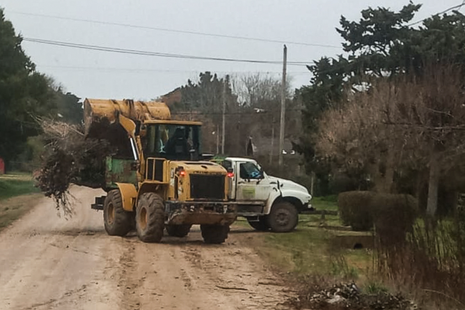 Trabajos de conservación de la vía pública en el barrio Parque Girado
