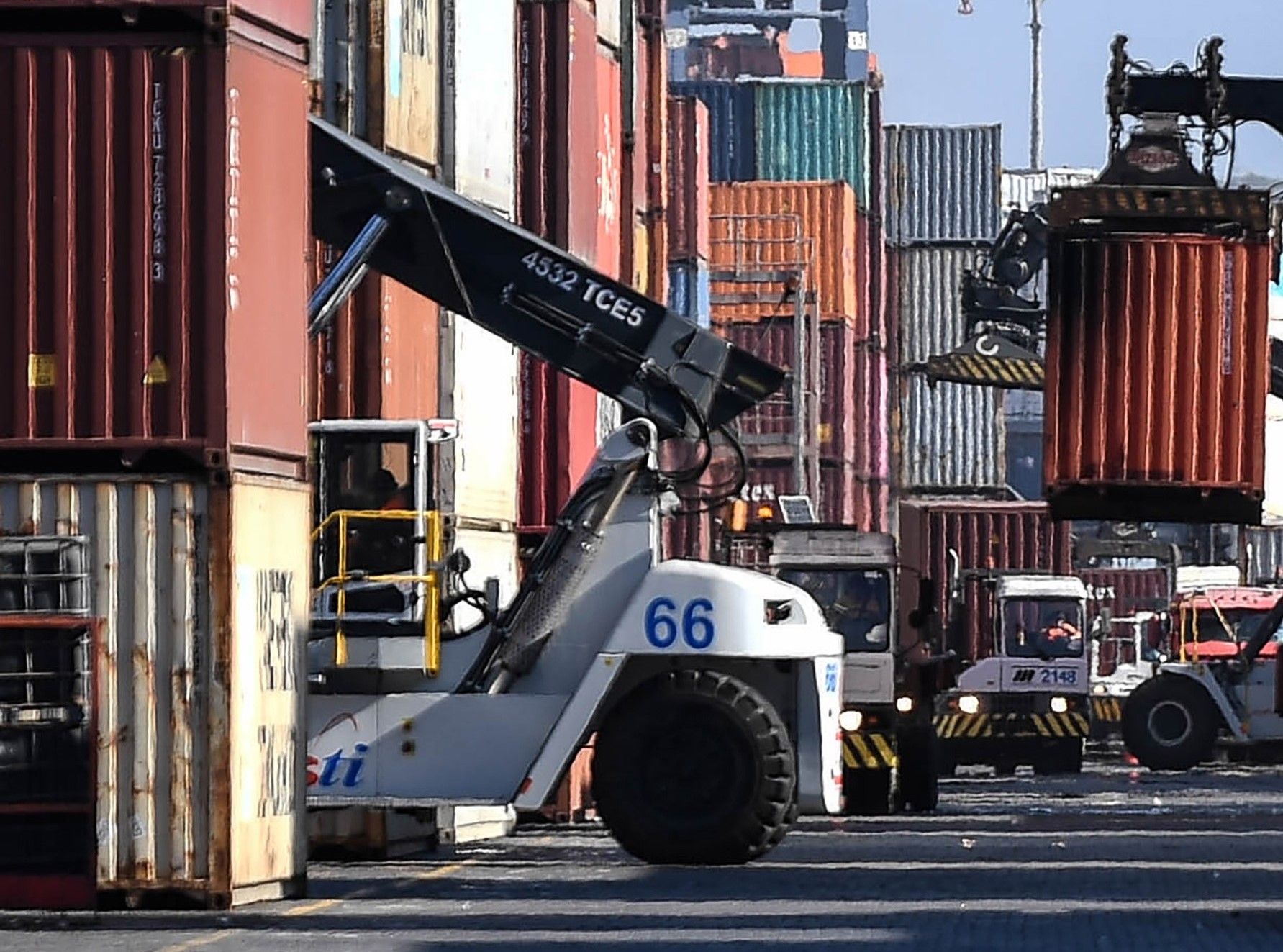 El Gobierno reducirá el Impuesto PAIS para las importaciones