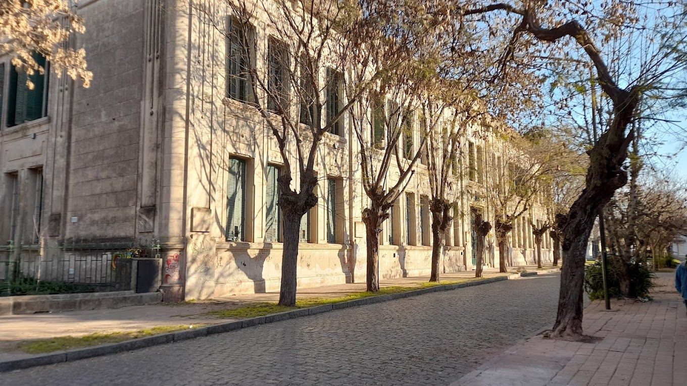 Tras la caída de mampostería en la Escuela N° 1, anuncian una obra de puesta en valor en tres etapas