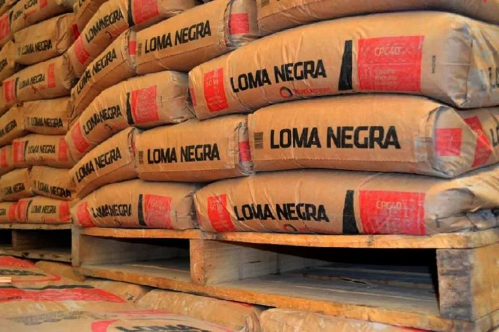 La construcción sigue en rojo: los despachos de cemento ya cayeron 26,2% este año