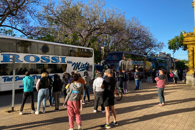 Partió un nuevo contingente de egresados chascomunenses con destino a La Costa