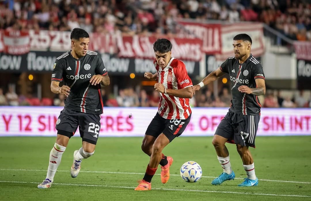 Joaquín Tobio Burgos titular en Estudiantes para enfrentar a Racing en un duelo clave