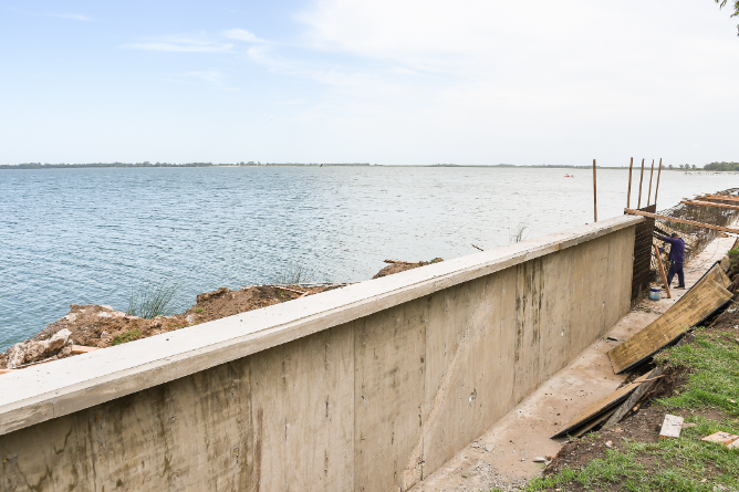 Obra Pública: Fue recuperado un nuevo sector de la muralla de la costanera de Chascomús