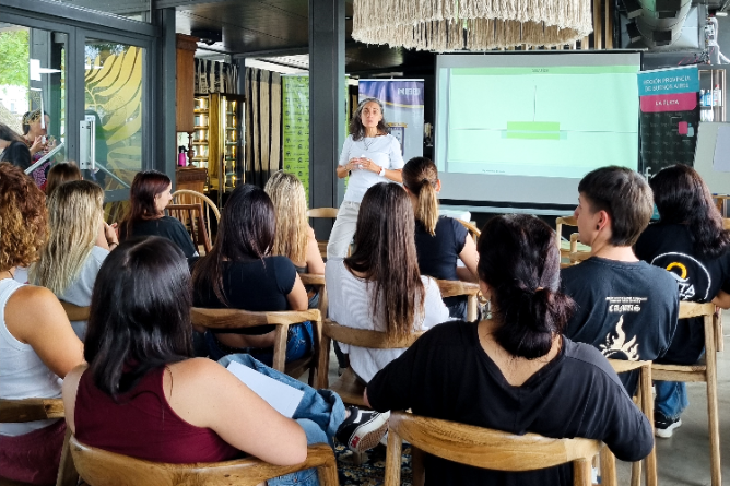 Significativa participación de emprendimientos turísticos en la capacitación para formar mozos y camareras