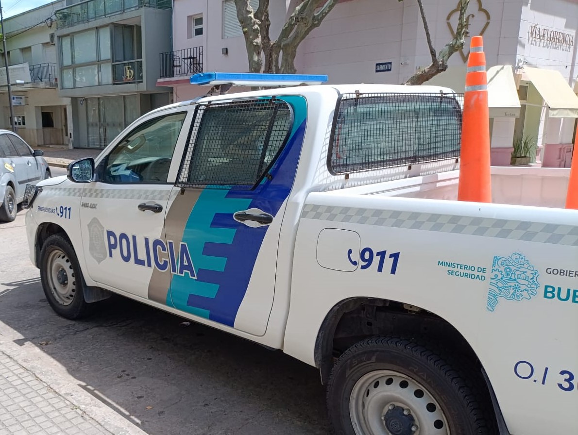 Rápido accionar policial evita robo mayor en comercio local