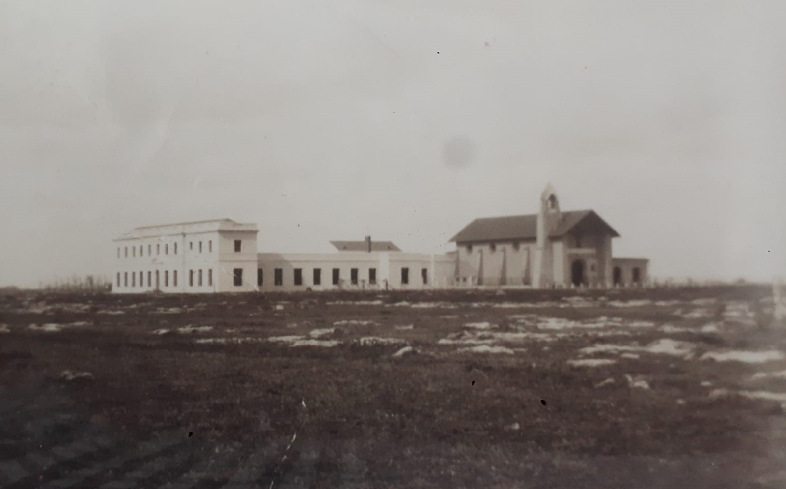 Gándara: una foto histórica del inicio de la forestación acompaña la restauración del monasterio San José