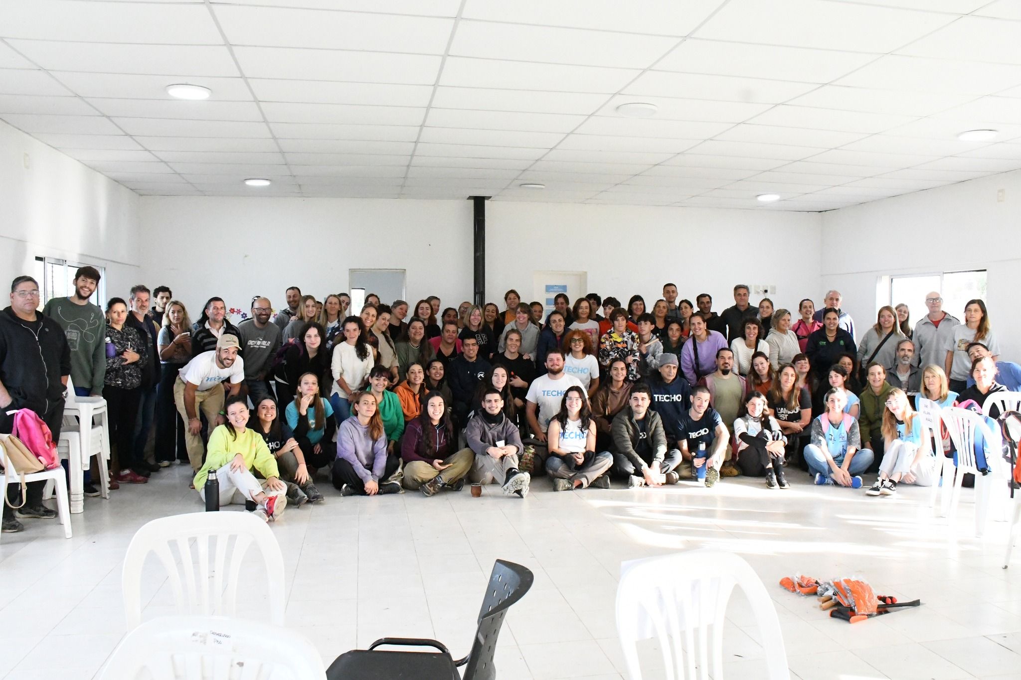 Más de 200 personas participaron en la jornada solidaria organizada por la Municipalidad y la ONG Techo